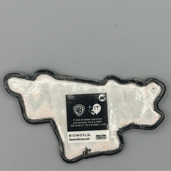 Lot of 2 3.5” sew-on patches IT ‘Youll Float Too’ BioWorld - Picture 5 of 5